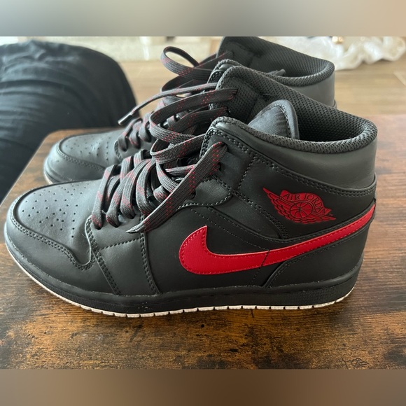 Used Air Jordan 1 Anthracite Mid - Picture 2 of 6